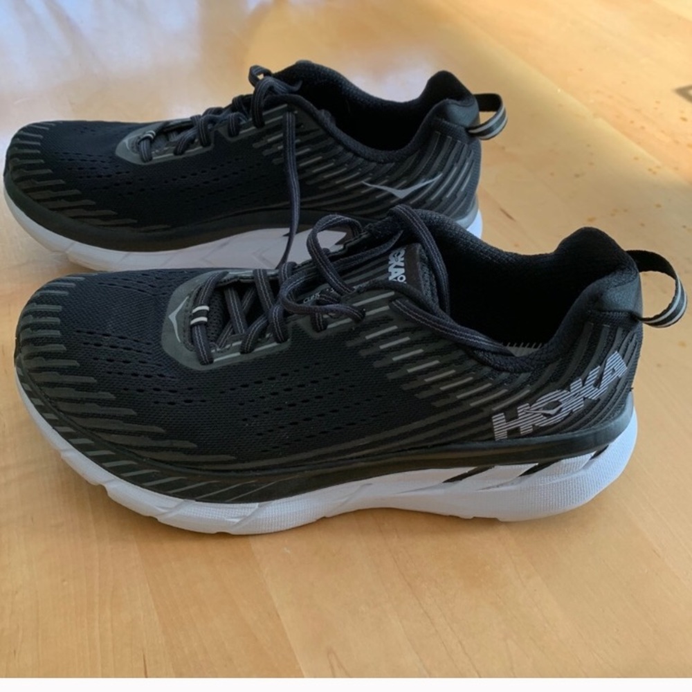 Women’s Hoka One One Clifton 5 8.5 wide